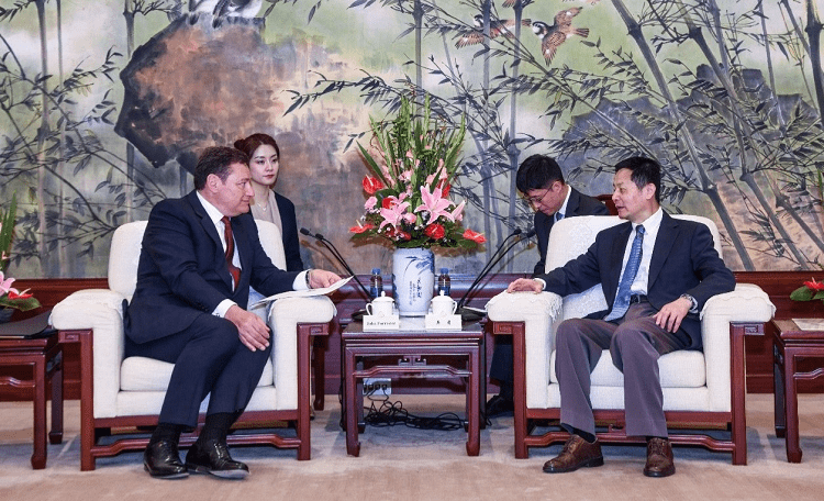 Cushman and Wakefield Delegation Meets Wu Qing, Executive Vice Mayor of ...