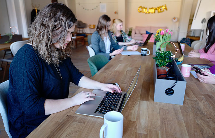 how-landlords-can-harness-the-corporate-co-working-trend_mobile