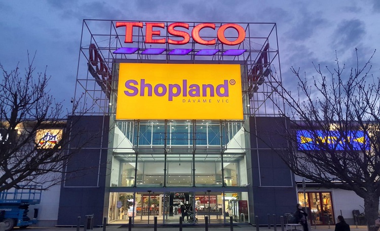 Shopland, shopping centre