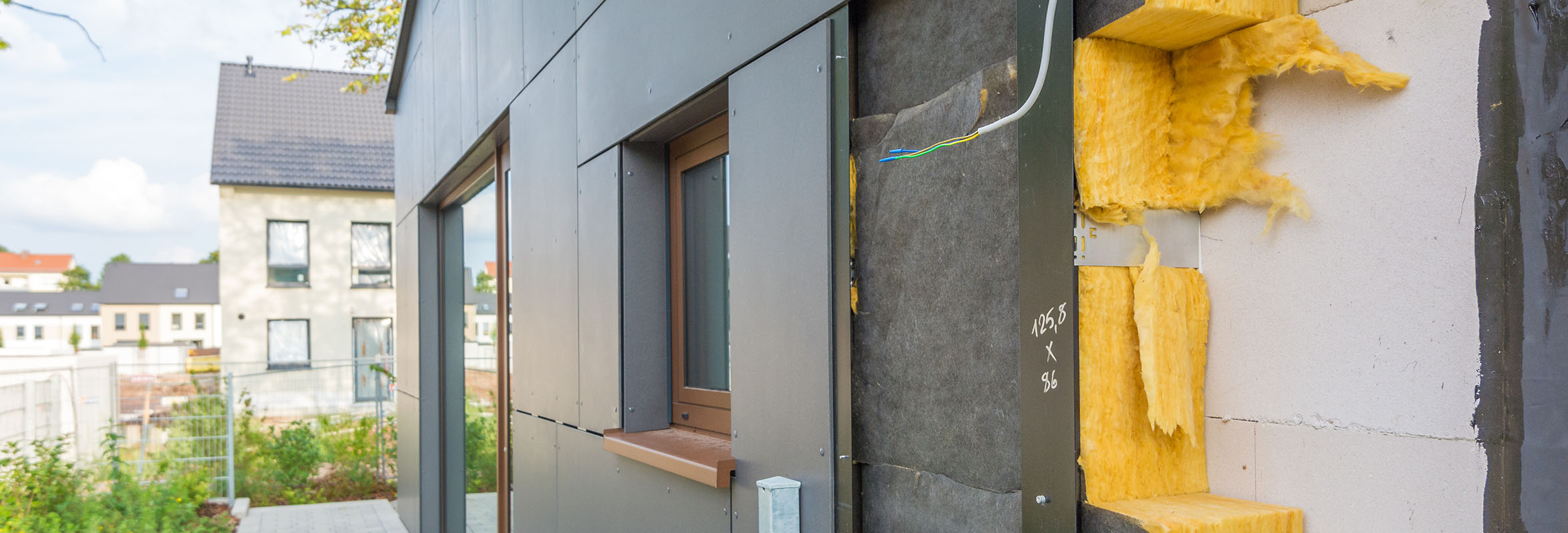 Facade insulation for houses