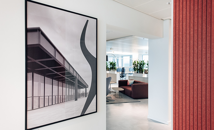 BAUHAUS Poster mit Blick auf das Hamburger Büro