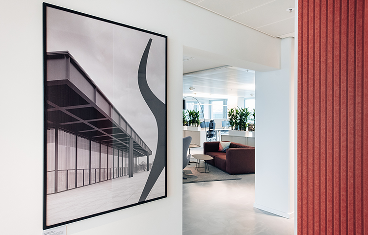 BAUHAUS Poster mit Blick auf das Hamburger Büro