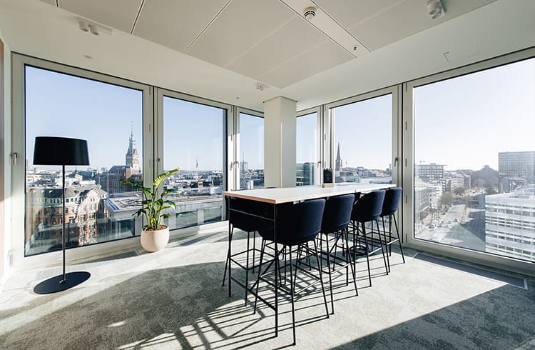 Dining area with a view of the Speicherstadt from Hamburg Office in TRIIIO building