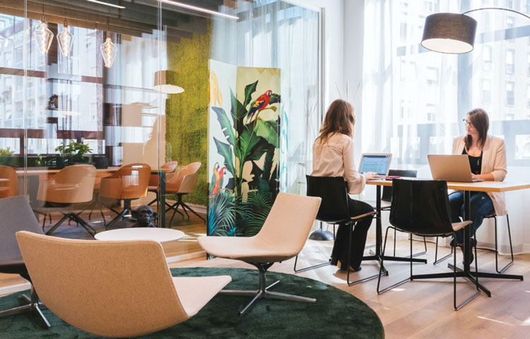 office-workplace-meeting-hero-mobile-def