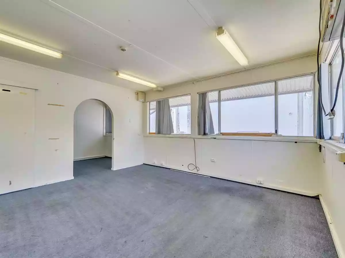 33 Queensport Road