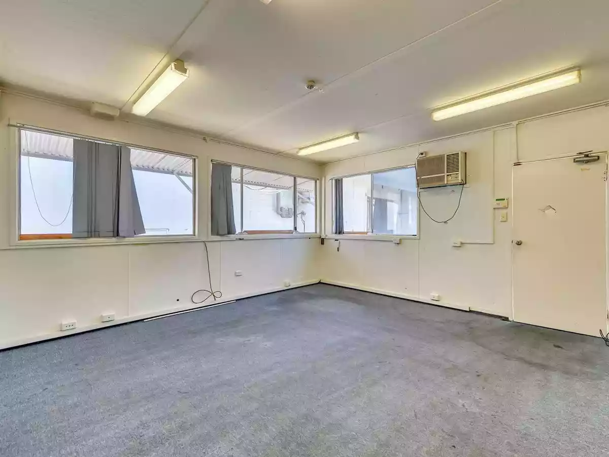 33 Queensport Road