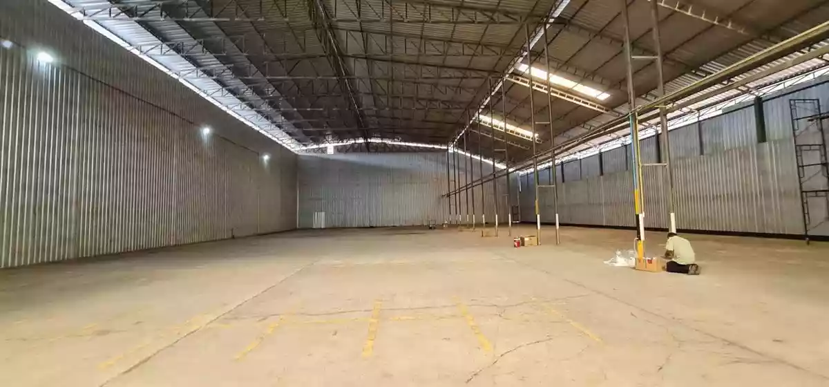 Warehouse for lease 4,000 sq.m at Pathum Thani