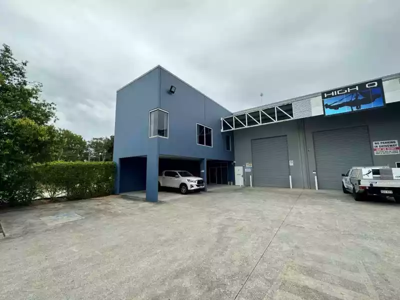 MODERN NORTHGATE OFFICE/WAREHOUSE FACILITY