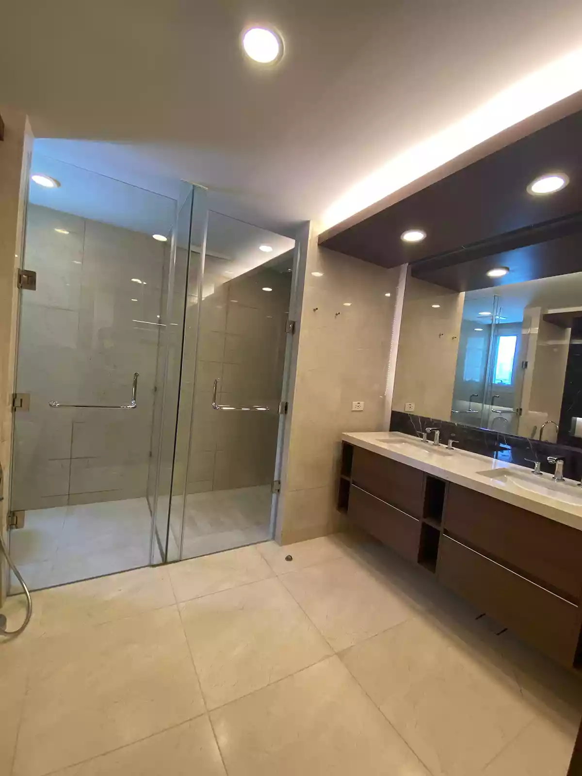 Two Roxas Triangle, Makati City | PH | Cushman & Wakefield