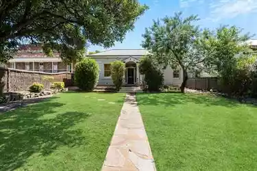 220 Melbourne Street