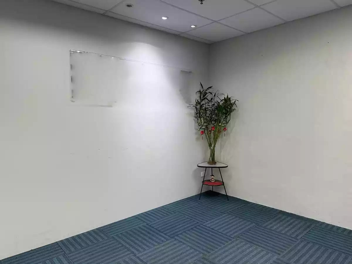 Fully Fitted B2 Industrial Unit With ISO Class 6 Cleanroom, Workstations & Meeting Rooms
