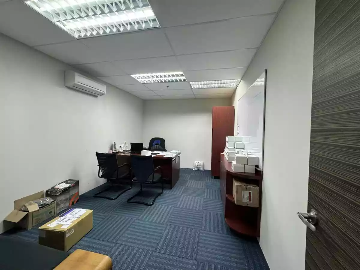 Fully Fitted B2 Industrial Unit With ISO Class 6 Cleanroom, Workstations & Meeting Rooms
