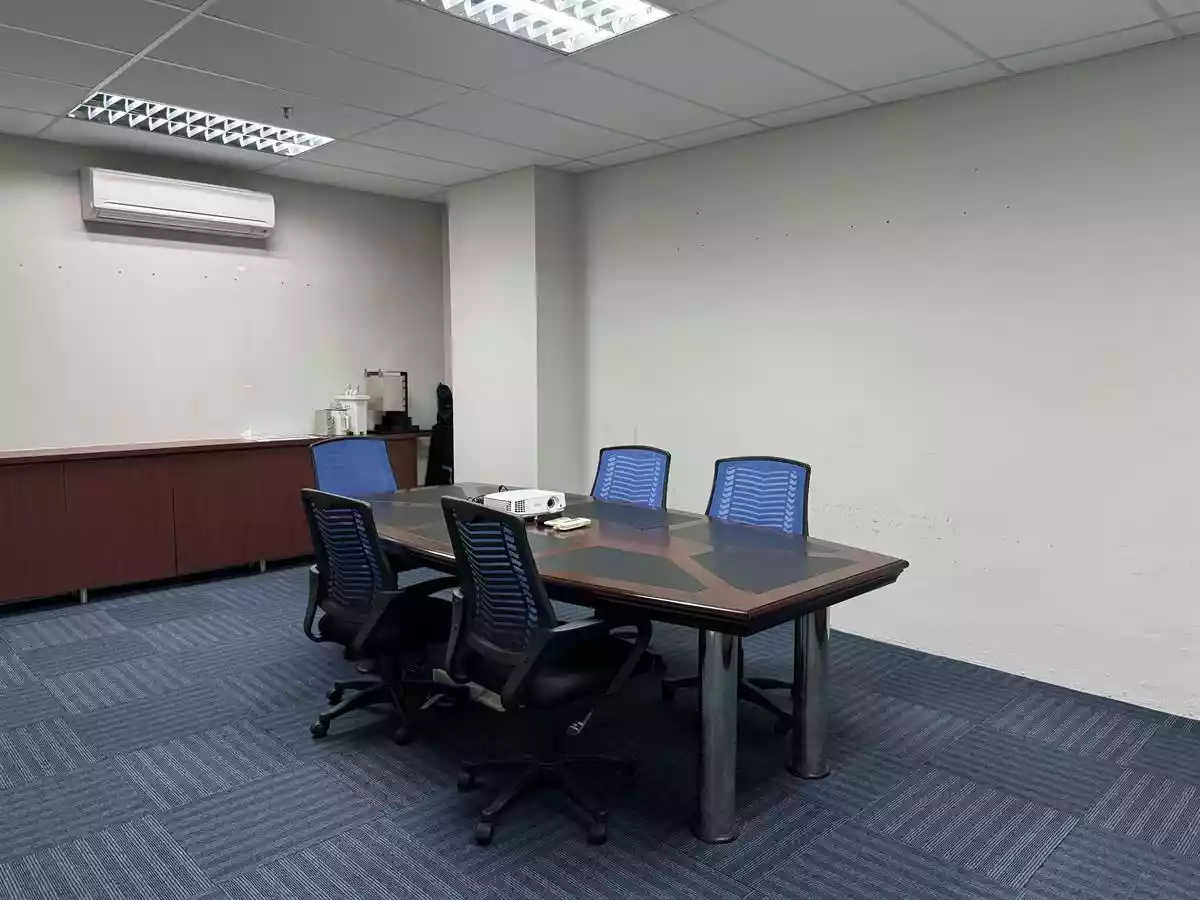 Fully Fitted B2 Industrial Unit With ISO Class 6 Cleanroom, Workstations & Meeting Rooms