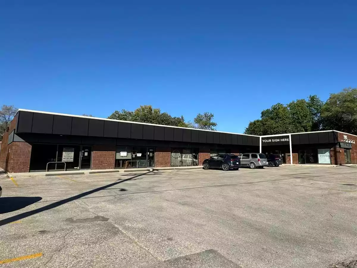 5905 Roblin Unit B Property Photo