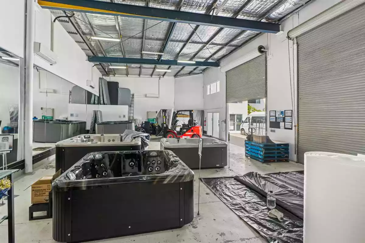 Unit 1/16 Commercial Drive
