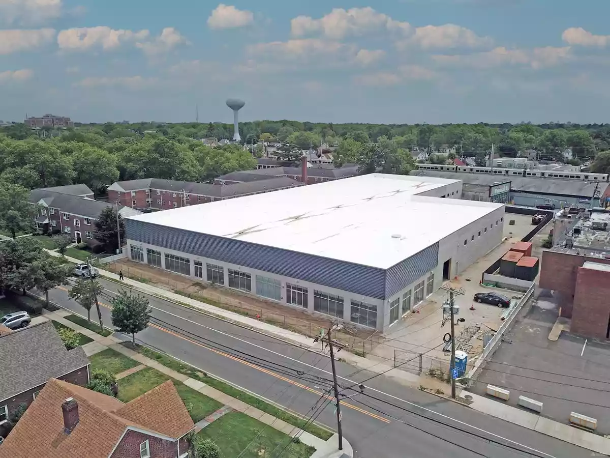 Mineola - Warehouse/Distribution