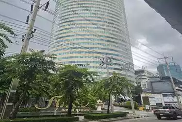 Supalai Grand Tower