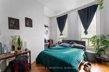 Toronto - Street Retail