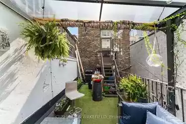 Toronto - Street Retail