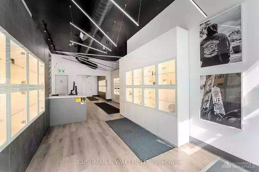 Toronto - Street Retail