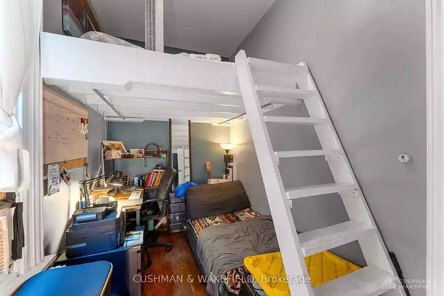 Toronto - Street Retail