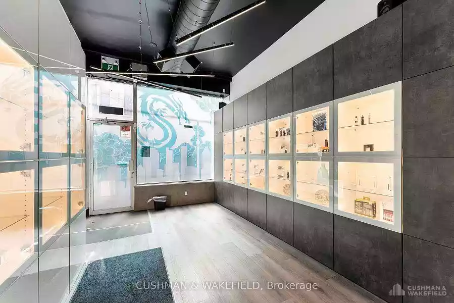 Toronto - Street Retail