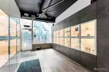 Toronto - Street Retail