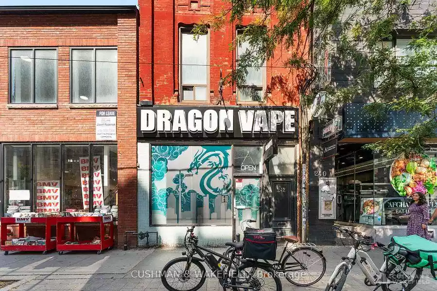 Toronto - Street Retail