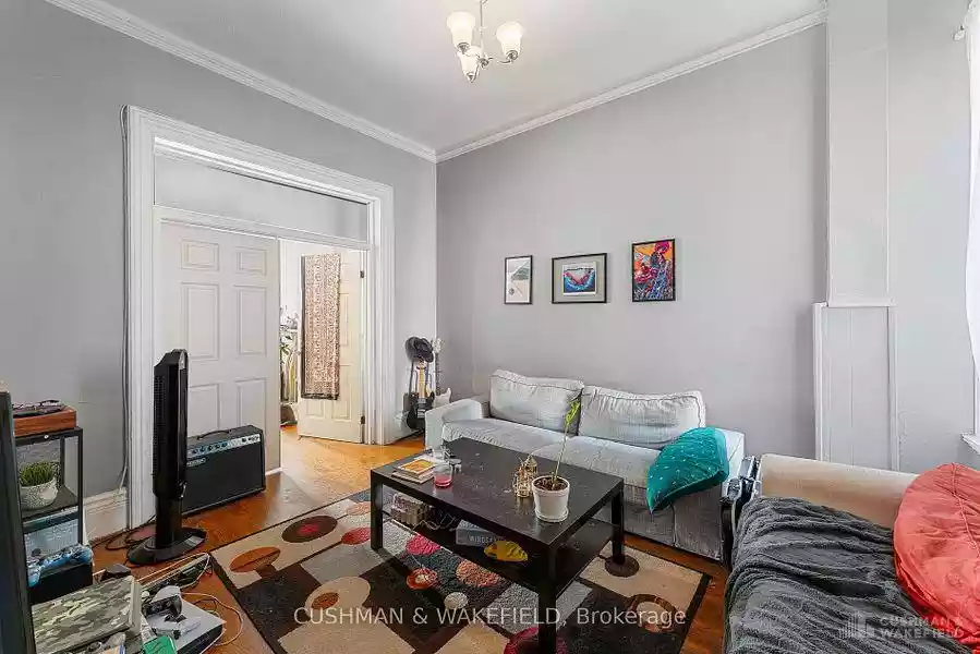 Toronto - Street Retail