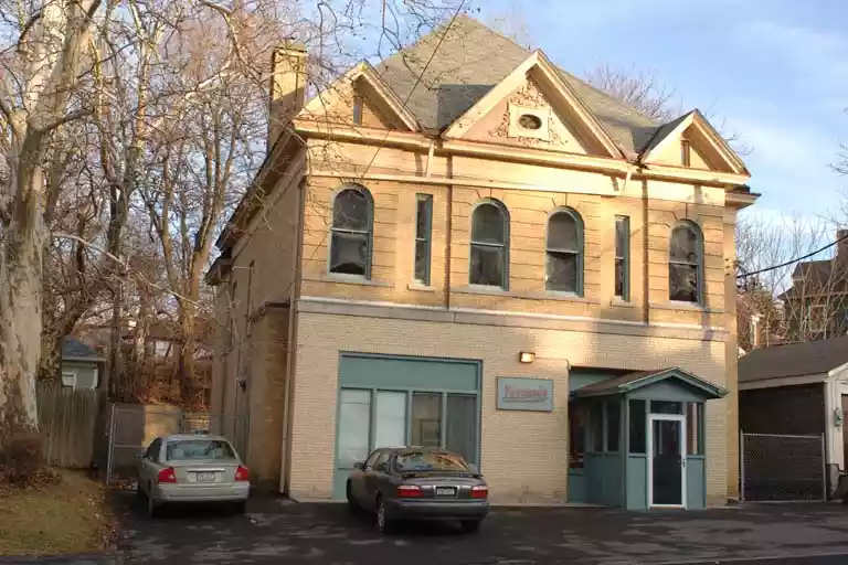 A1-610 Oak Street