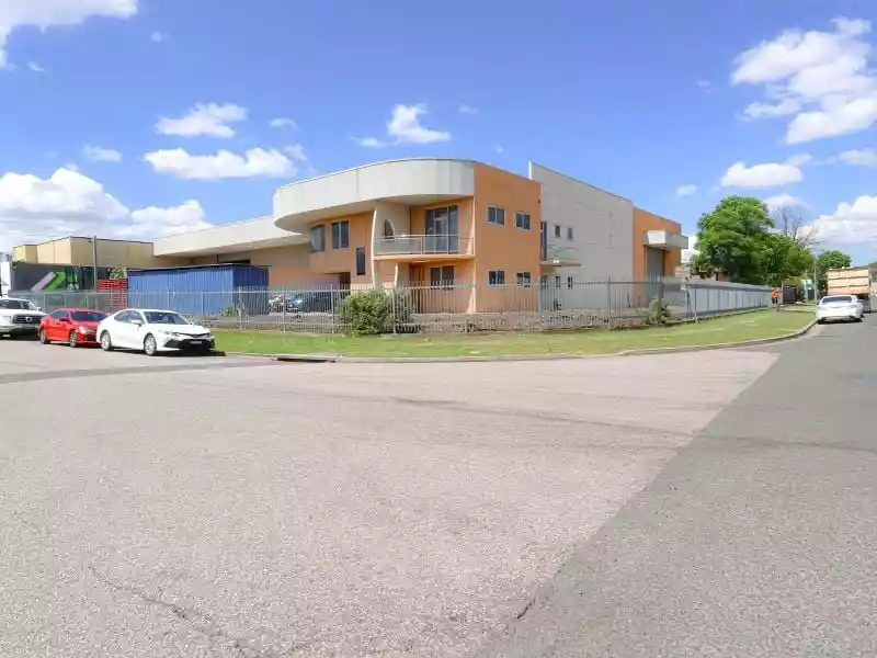 Freestanding Warehouse with Dual Street Access