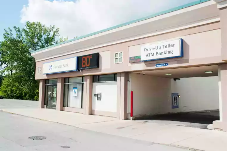 A1-565 E Main St