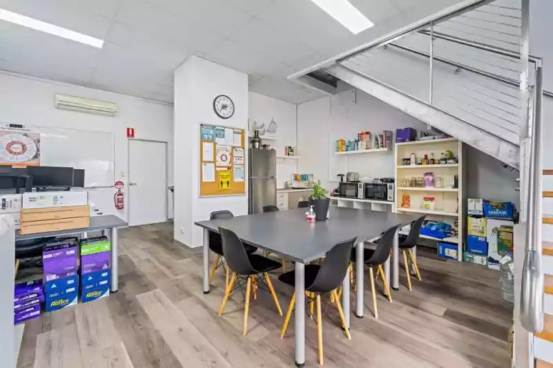 2/210 Queensport Road