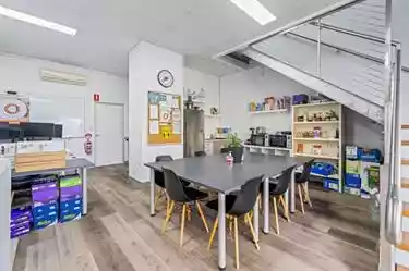 2/210 Queensport Road