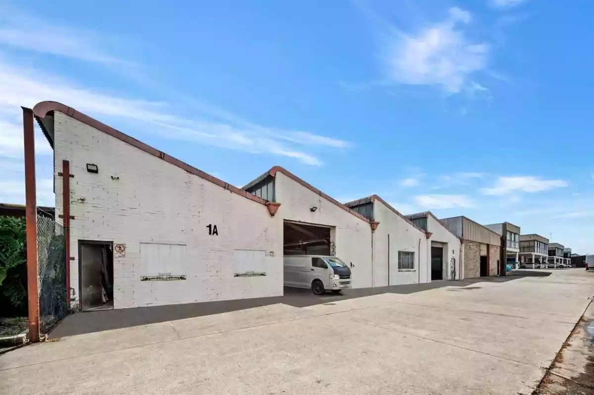 Unit 1/79 Mandoon Road