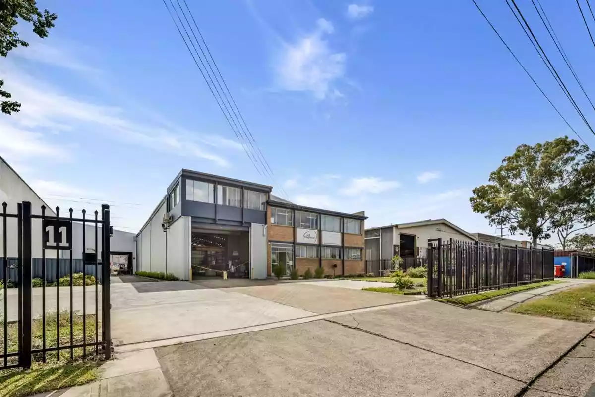 11 Long Street