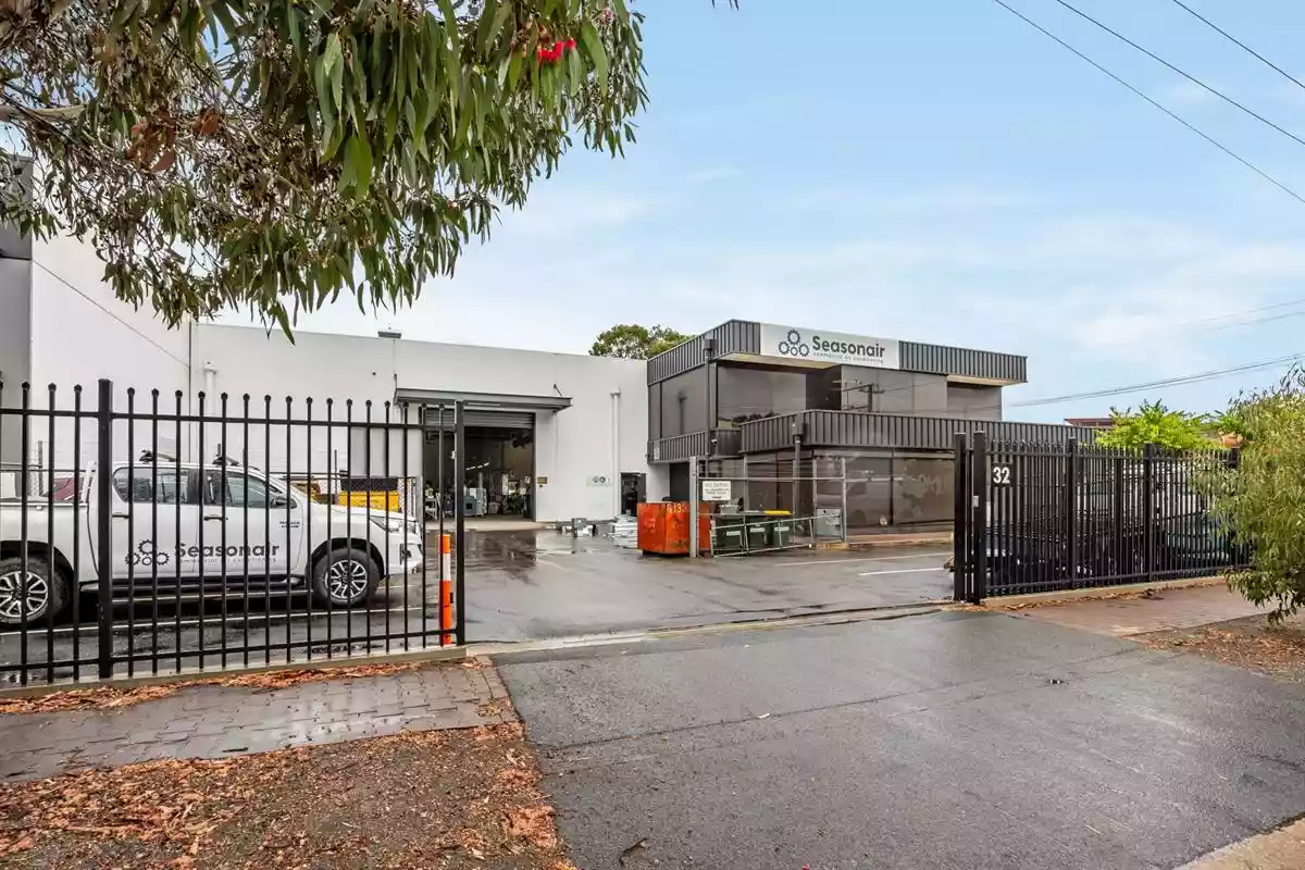 32 Bennet Avenue