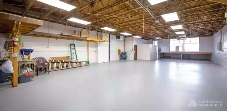 North Vancouver - Warehouse/Distribution