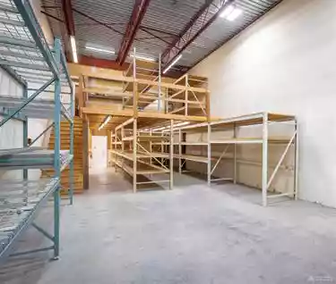 North Vancouver - Warehouse/Distribution