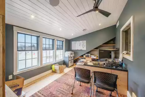 499 E Main Road Middletown The Grange Office