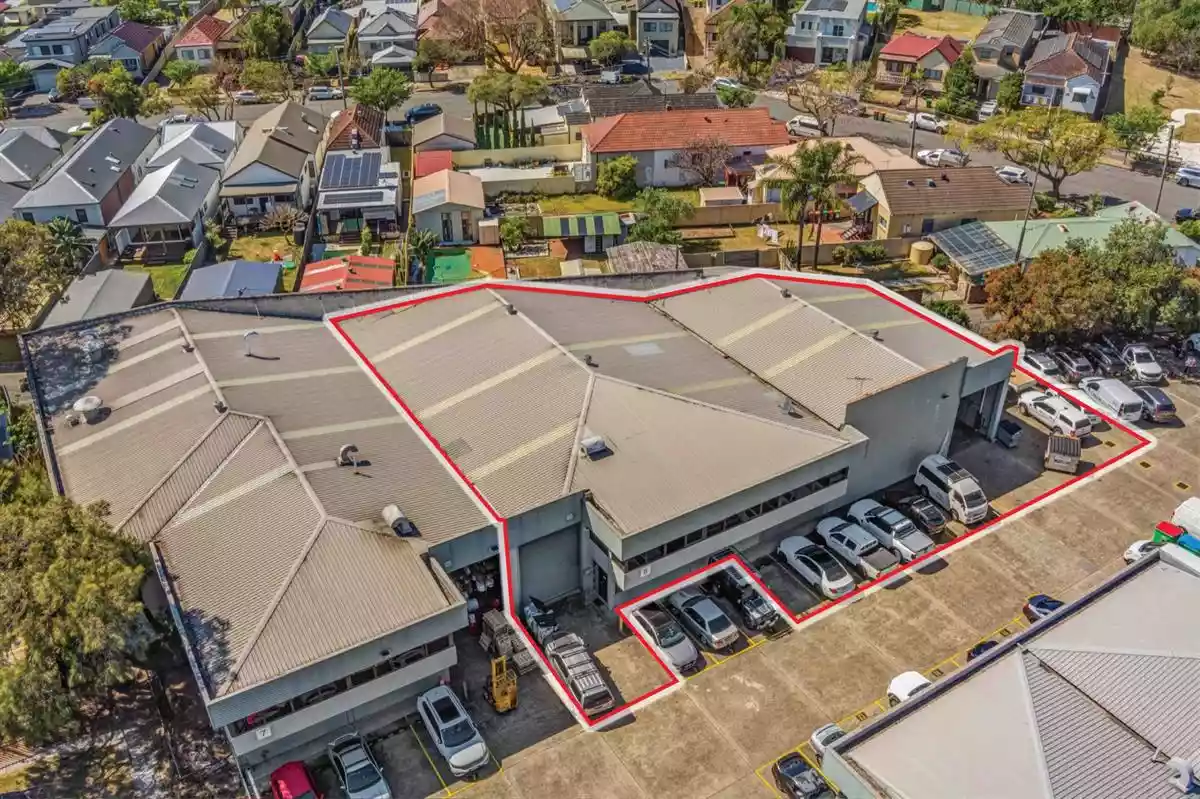 8/4 Bronti Street