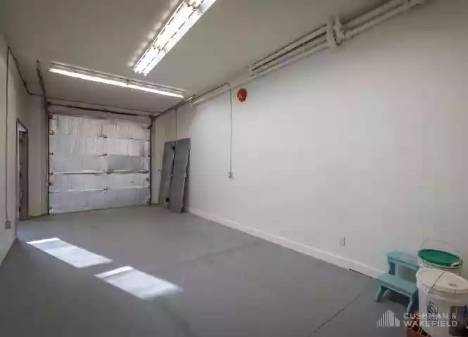 North Vancouver - Warehouse/Distribution