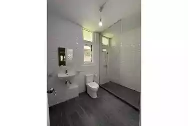 7 Ridley Park bathroom