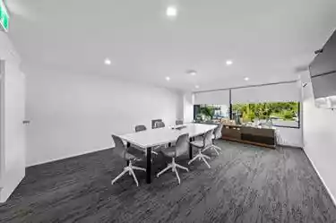 2/231 Holt Street