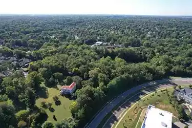 Louisville - Land