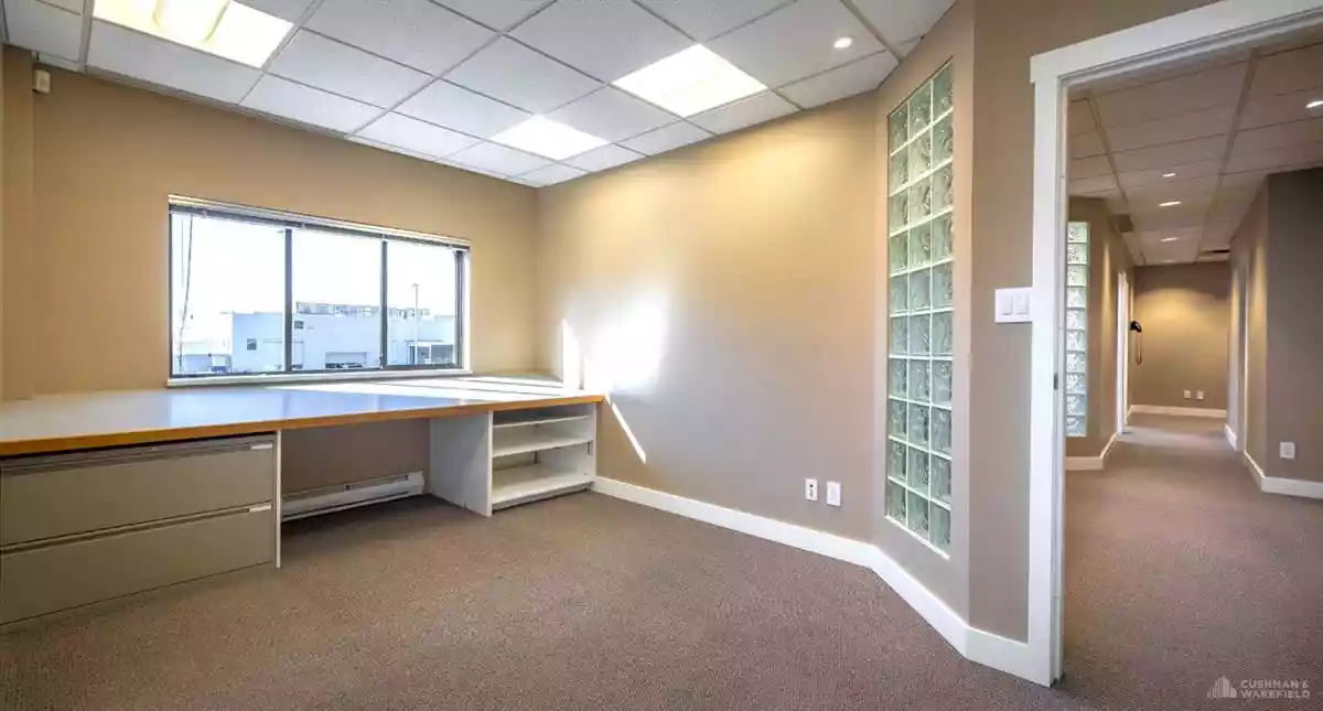 North Vancouver - Warehouse/Distribution