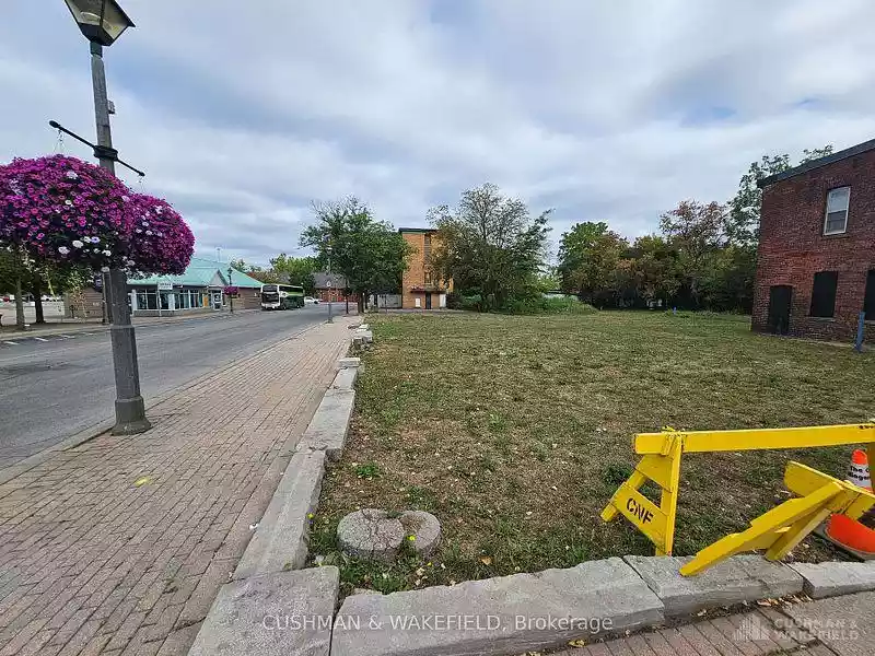 Niagara Falls - Land