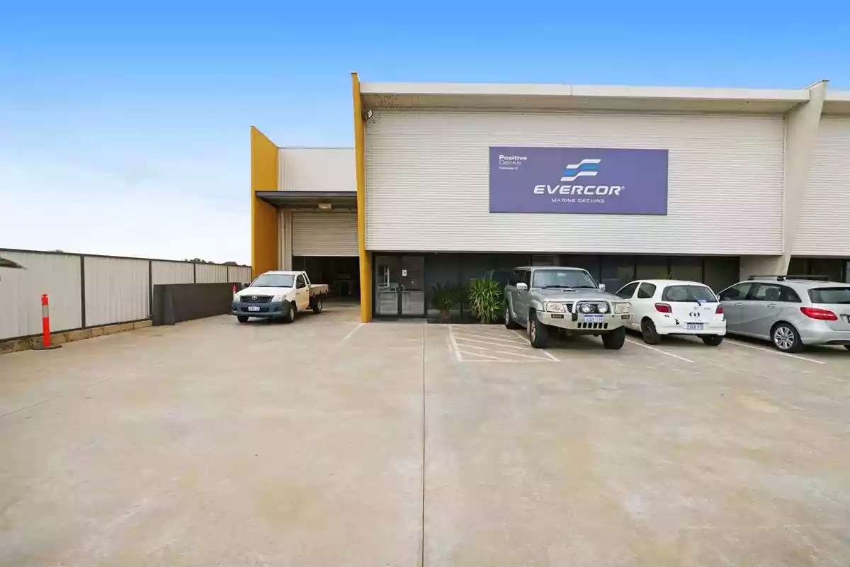 Unit 1/915 Cockburn Road