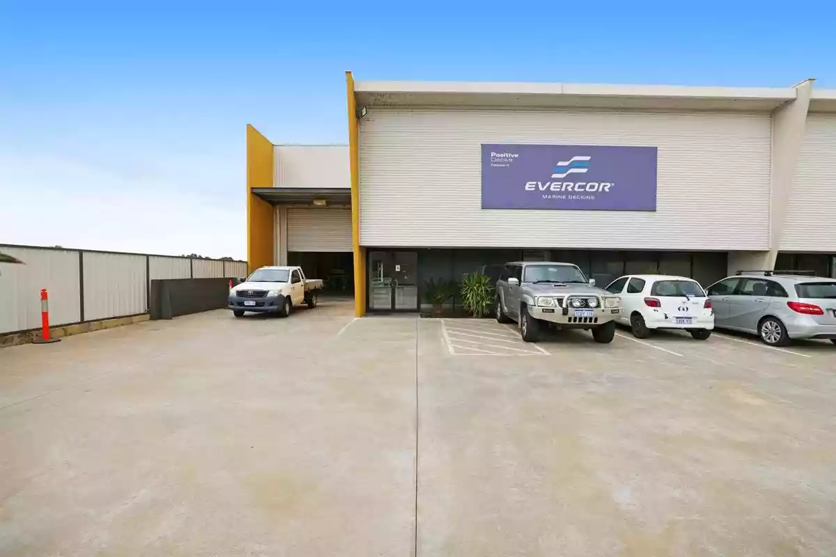 Unit 1/915 Cockburn Road