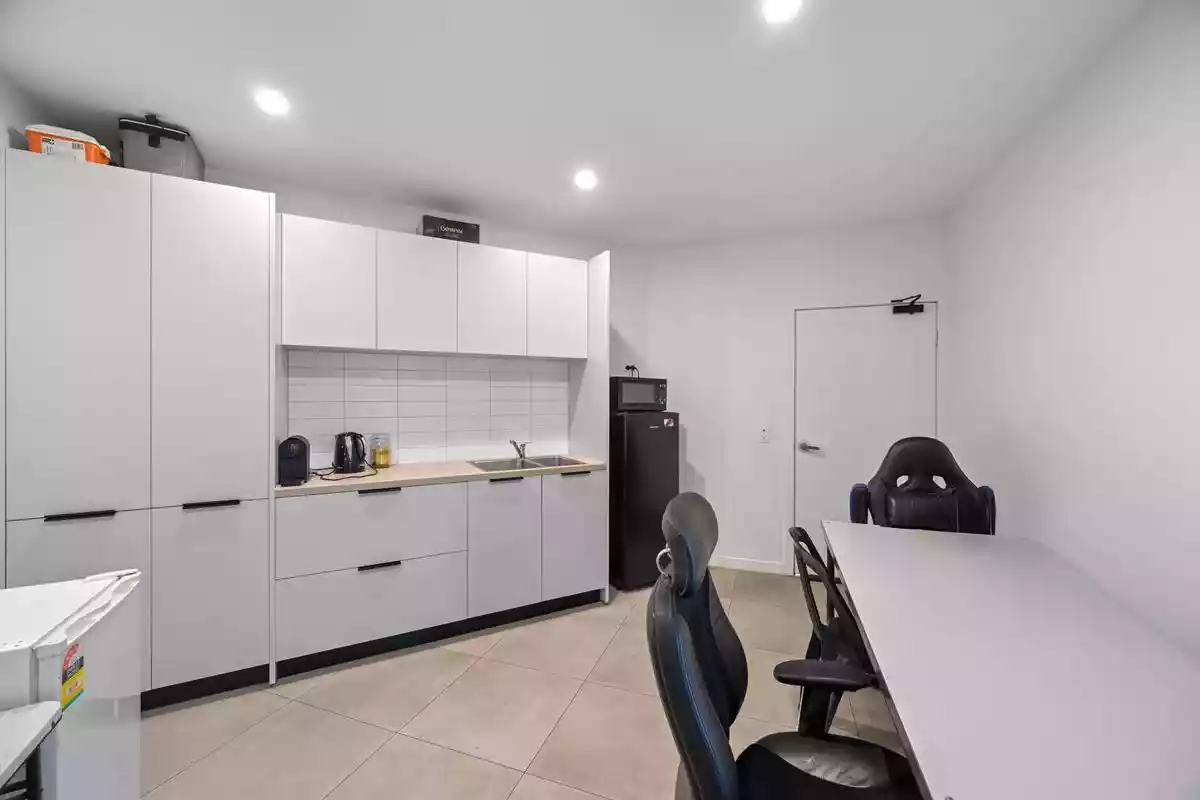 9 Trade Place
